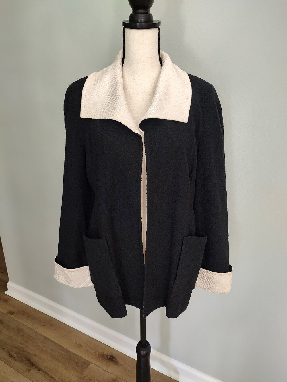 NWT St. John Caviar Black And Ivory Knit Wool Blend Jacket Embellished Collar 10